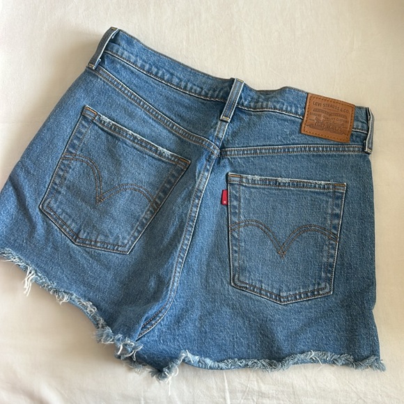 LEVI’S Ribcage shorts - Picture 2 of 4